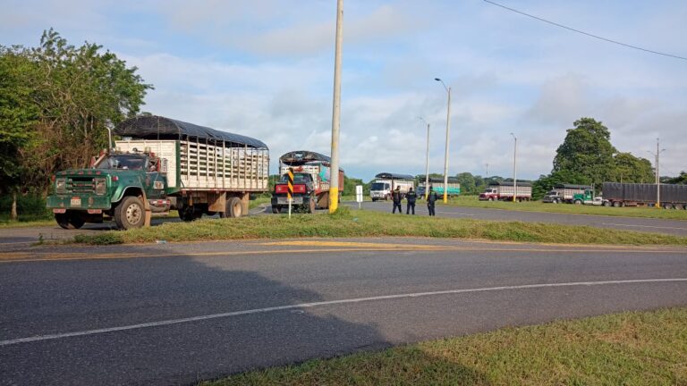 Camioneros de Caucasia, Antioquia también se unen al Paro Nacional y exigen al Gobierno no más alzas el ACPM