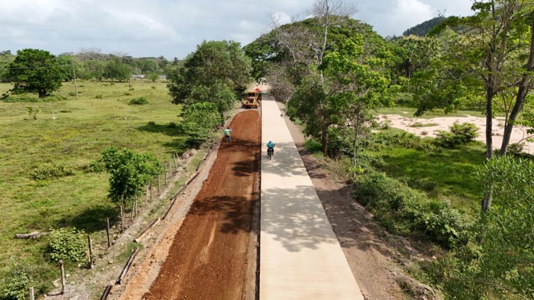 URRÁ financia pavimentación de 8.2 kilómetros de vía en Tierralta para mejorar la movilidad y conexión con la zona rural