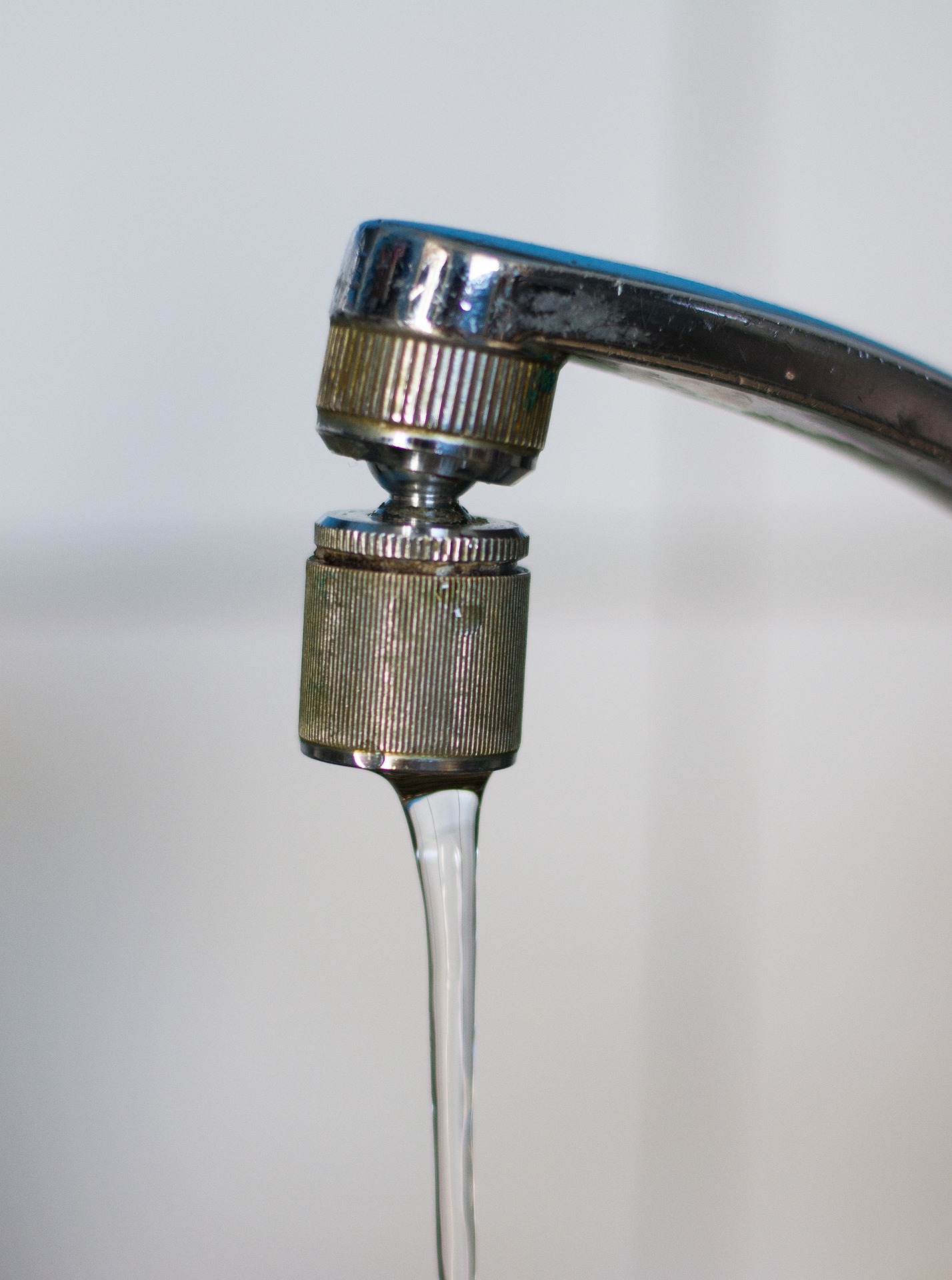 Grifo con agua corriente; imagen de referencia Grifo con agua corriente; imagen de referencia