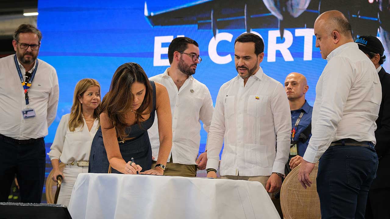 Barranquilla asume mejoras del Cortissoz con aporte distrital de $40.000 millones Firma del convenio de modernización del aeropuerto Ernesto Cortissoz